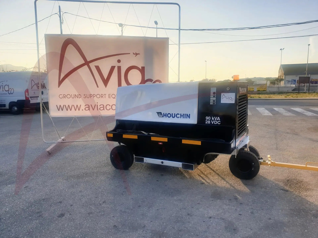 ITW GSE 4400 - وحدة الطاقة الأرضية للطائرات: صور 1 ITW GSE 4400 - وحدة الطاقة الأرضية للطائرات: صور 1