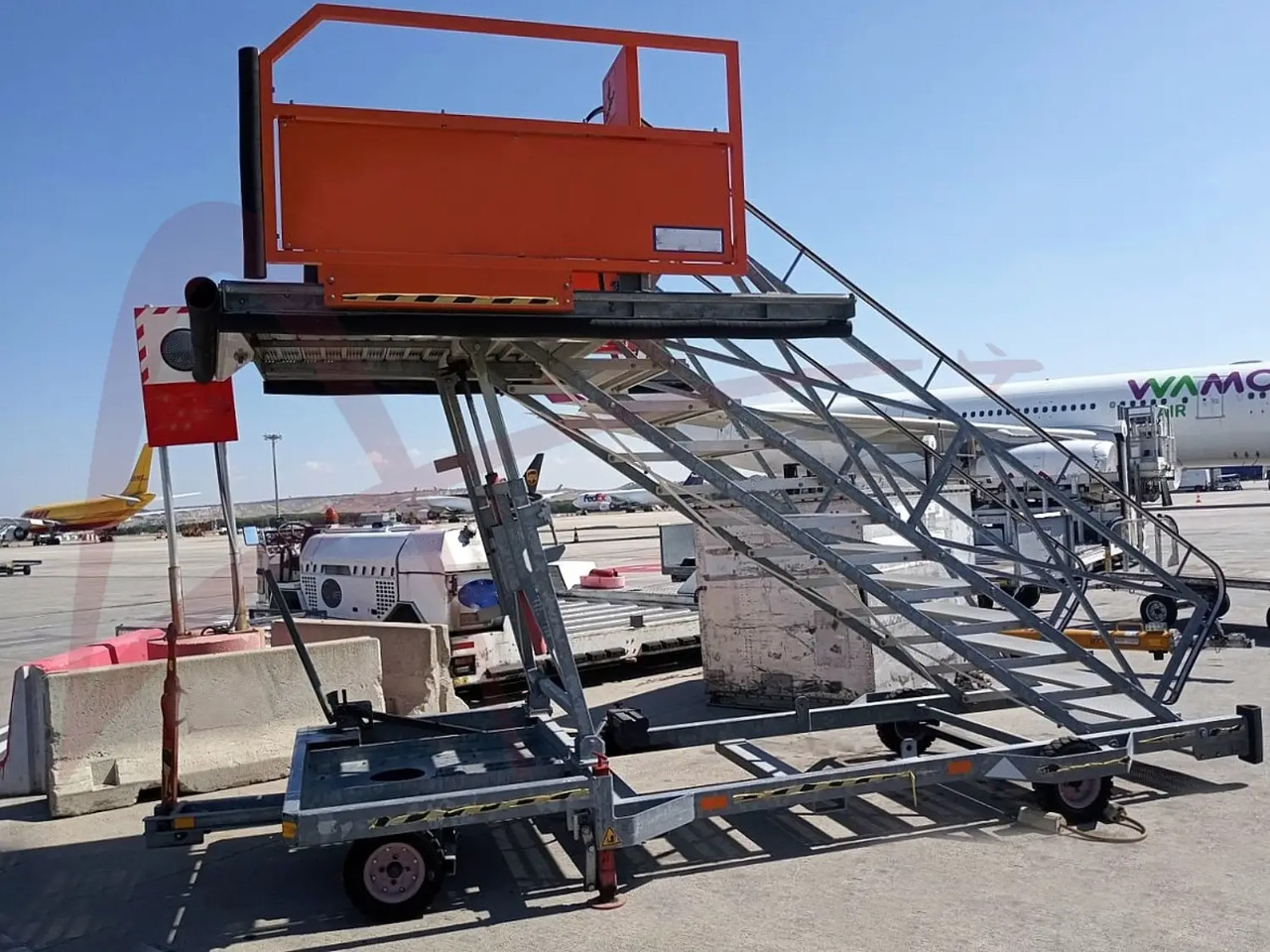 MASTER EQUIPMENT STR716 - سلالم الطائرة: صور 1 MASTER EQUIPMENT STR716 - سلالم الطائرة: صور 1