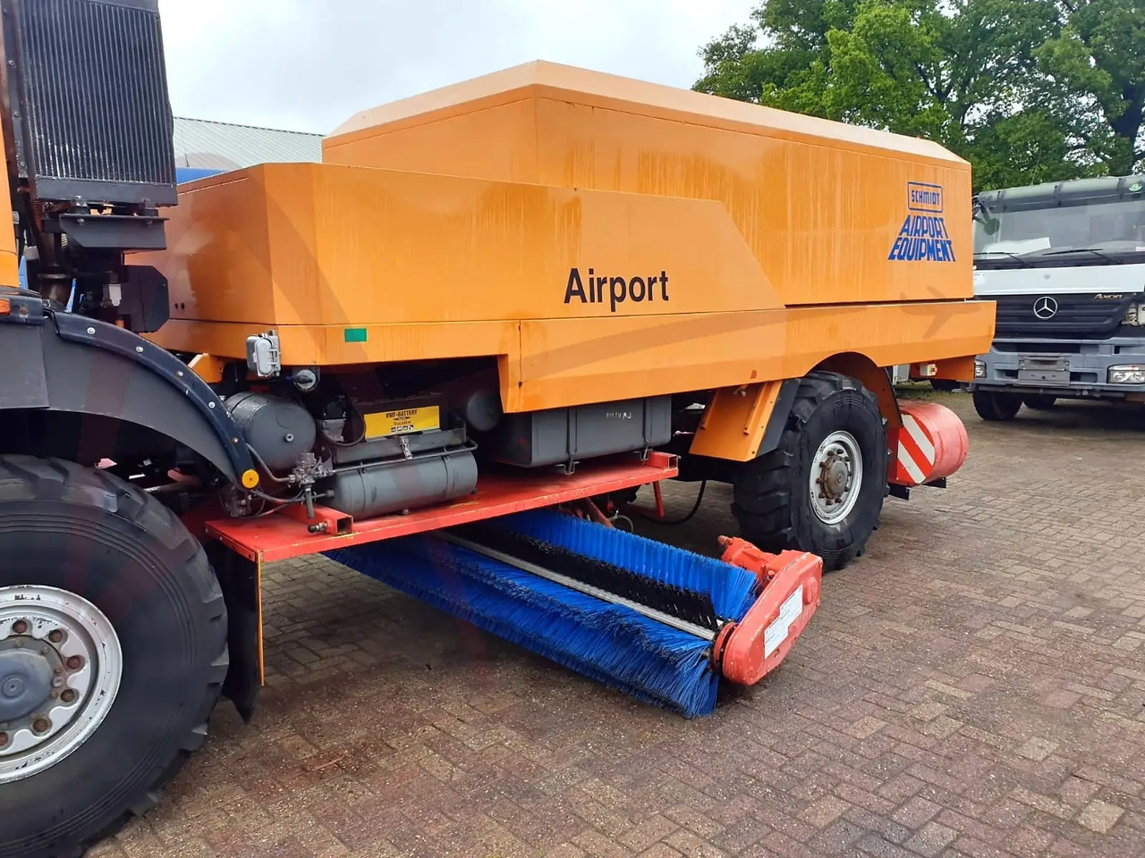 MERCEDES SCHMIDT SK2031/CJS9 - سياره كنس شوارع: صور 3 MERCEDES SCHMIDT SK2031/CJS9 - سياره كنس شوارع: صور 3