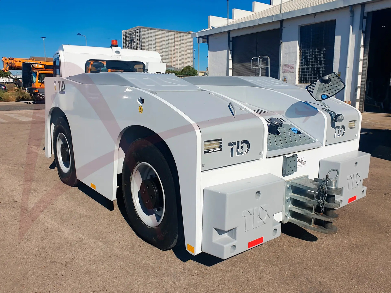 TLD TMX350-28 - جرارات الطائرات: صور 3 TLD TMX350-28 - جرارات الطائرات: صور 3