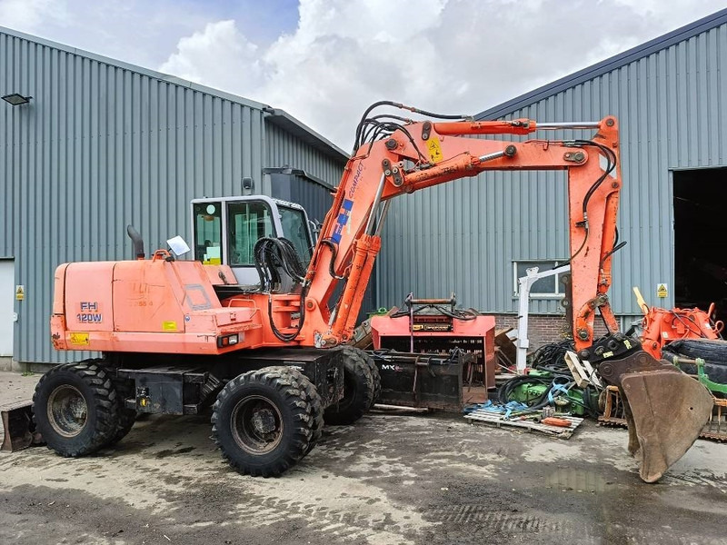 FIAT-HITACHI FH120W bandenkraan Wheel Excavator graafmachine - حفارة على عجلات: صور 1 FIAT-HITACHI FH120W bandenkraan Wheel Excavator graafmachine - حفارة على عجلات: صور 1