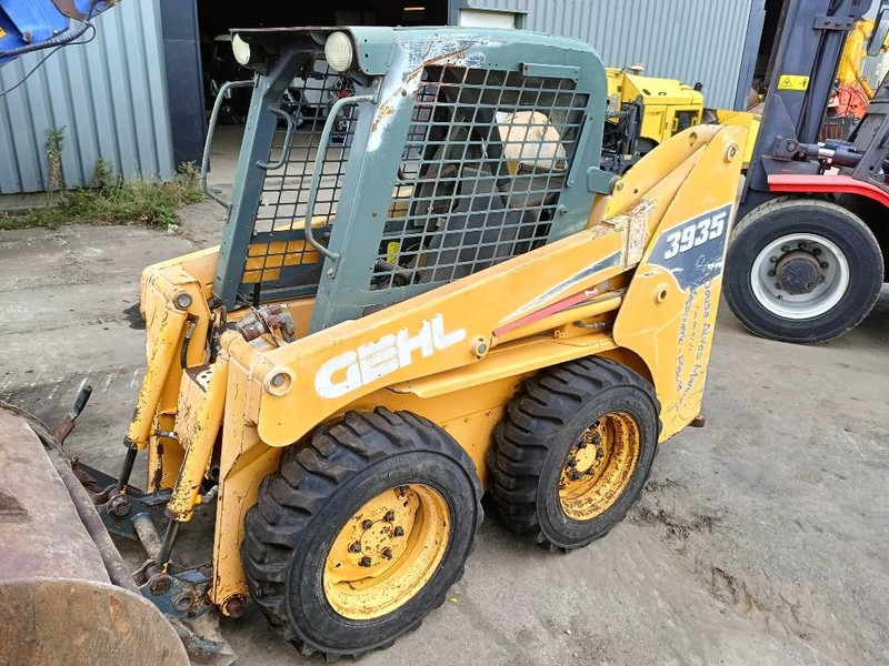 Gehl 3935 3840 schranklader loader skid steer bobcat - شيول صغير: صور 3 Gehl 3935 3840 schranklader loader skid steer bobcat - شيول صغير: صور 3