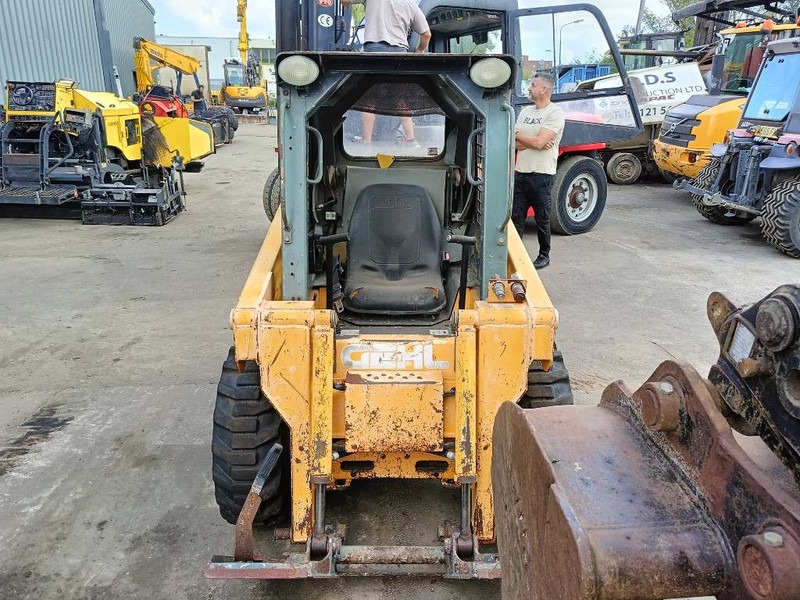 Gehl 3935 3840 schranklader loader skid steer bobcat - شيول صغير: صور 5 Gehl 3935 3840 schranklader loader skid steer bobcat - شيول صغير: صور 5
