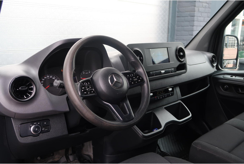 Mercedes-Benz Sprinter 316 2.2 CDI L1H1 RWD AUT/ CAMERA/ LED/ MBUX/ CRUISE/ CLIMA/ TREKHAAK - فان المدمجة: صور 2 Mercedes-Benz Sprinter 316 2.2 CDI L1H1 RWD AUT/ CAMERA/ LED/ MBUX/ CRUISE/ CLIMA/ TREKHAAK - فان المدمجة: صور 2