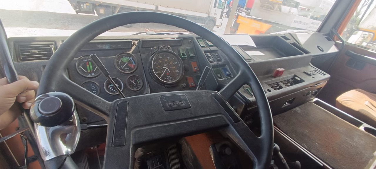 VOLVO F10 - شاحنة: صور 5 VOLVO F10 - شاحنة: صور 5