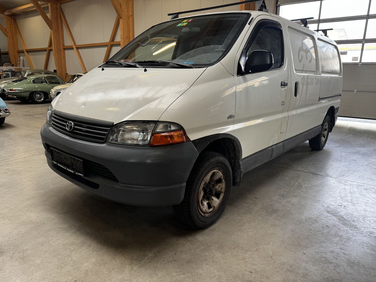 Toyota Hiace 2.5TD D4-D Kasten lang 4WD 4x4 - سيارة ستيشن: صور 3 Toyota Hiace 2.5TD D4-D Kasten lang 4WD 4x4 - سيارة ستيشن: صور 3