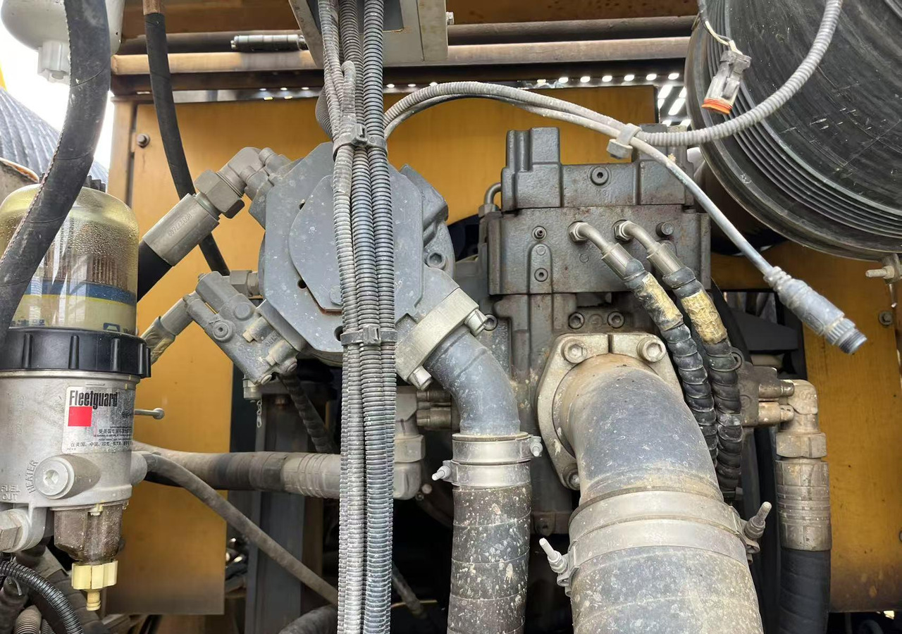 XCMG 2020 XRS1050 used crawler rotary drilling rig machine - آلة حفر: صور 4 XCMG 2020 XRS1050 used crawler rotary drilling rig machine - آلة حفر: صور 4