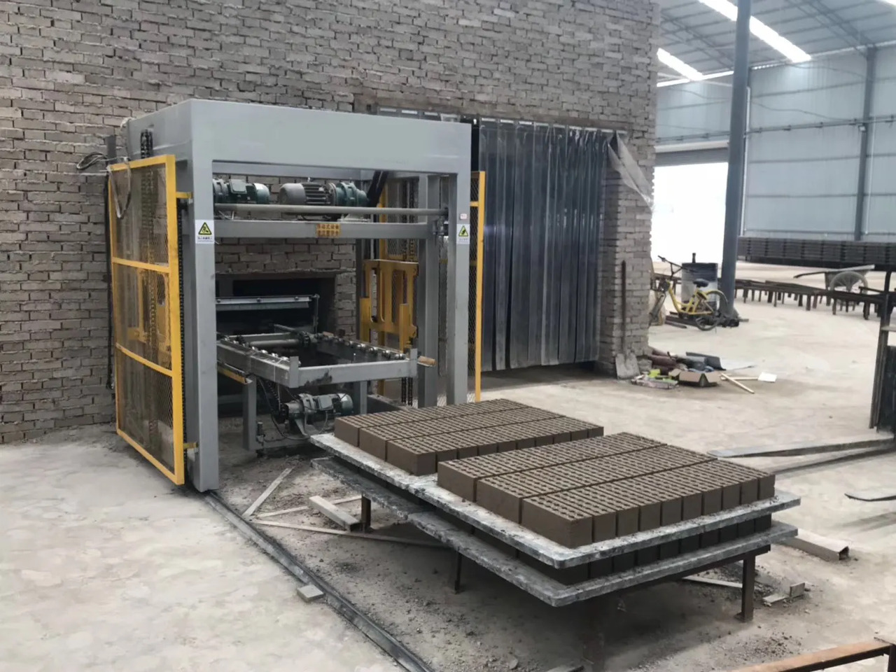 XCMG Official Mm10-15 Automatic Clay Brick Concrete Cement Block and Brick Making Machine - ماكينة البلوك: صور 5 XCMG Official Mm10-15 Automatic Clay Brick Concrete Cement Block and Brick Making Machine - ماكينة البلوك: صور 5