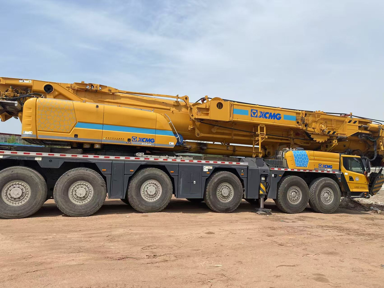 XCMG Official Used All Terrain Crane XCA300-1 300 Ton Mobile Crane Price - رافعة لجميع التضاريس: صور 4 XCMG Official Used All Terrain Crane XCA300-1 300 Ton Mobile Crane Price - رافعة لجميع التضاريس: صور 4