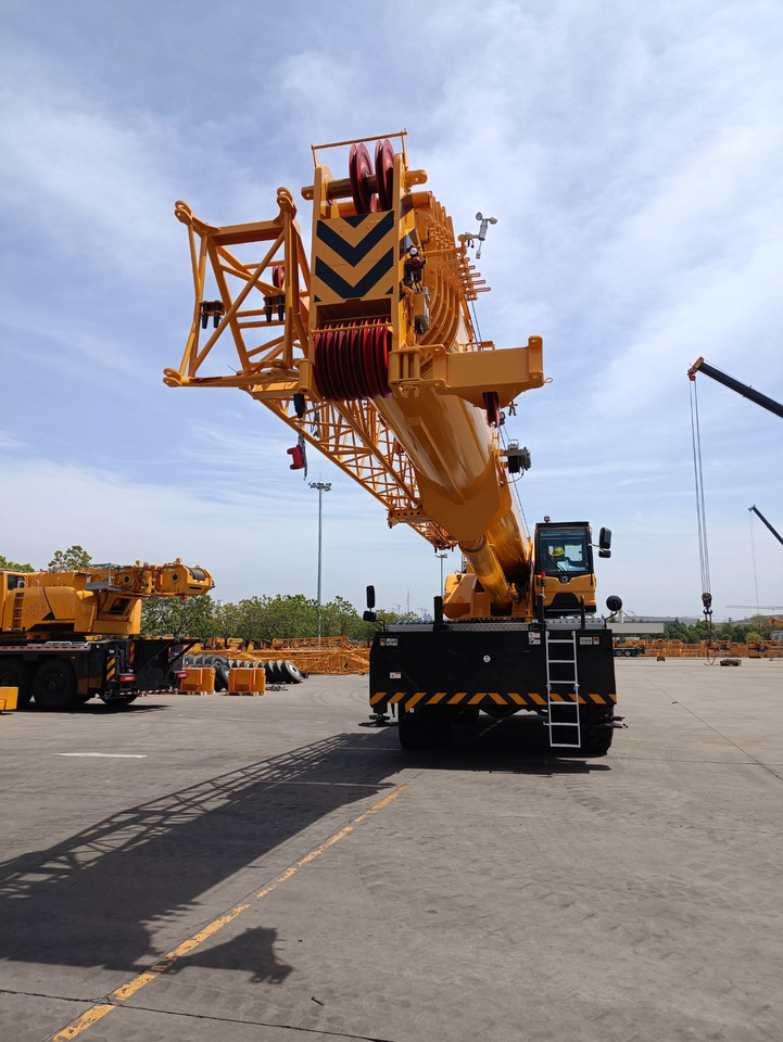 XCMG Official XCR150 Used Rough Terrain Mobile Crane 150 Ton Truck Crane Price - رافعة الطرق الوعرة: صور 5 XCMG Official XCR150 Used Rough Terrain Mobile Crane 150 Ton Truck Crane Price - رافعة الطرق الوعرة: صور 5