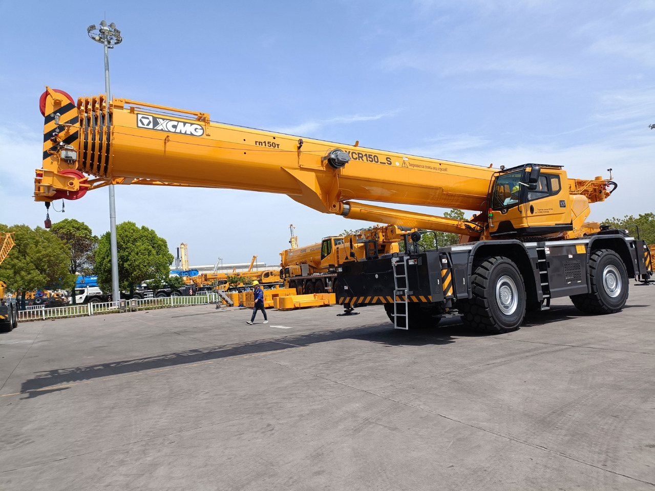XCMG Official XCR150 Used Rough Terrain Mobile Crane 150 Ton Truck Crane Price - رافعة الطرق الوعرة: صور 2 XCMG Official XCR150 Used Rough Terrain Mobile Crane 150 Ton Truck Crane Price - رافعة الطرق الوعرة: صور 2