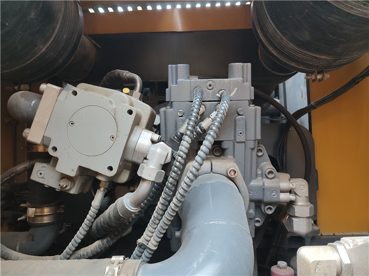 XCMG Official Xe400e Second Hand Hydraulic Rotary Piling Rig Used Rotary Table Drilling Rig - سائق كومة: صور 5 XCMG Official Xe400e Second Hand Hydraulic Rotary Piling Rig Used Rotary Table Drilling Rig - سائق كومة: صور 5