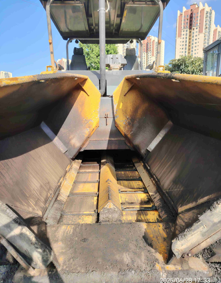 XCMG RP905HDIV used hydraulic mobile asphalt paver - العامل بالقار: صور 5 XCMG RP905HDIV used hydraulic mobile asphalt paver - العامل بالقار: صور 5