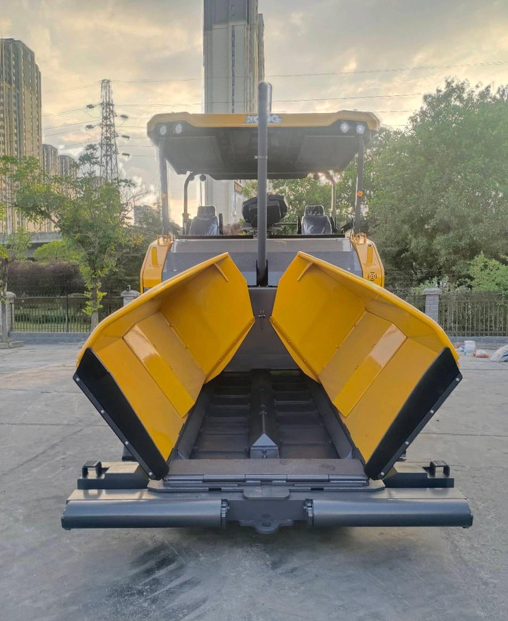 XCMG RP905IV used crawler portable concrete asphalt paver price - العامل بالقار: صور 5 XCMG RP905IV used crawler portable concrete asphalt paver price - العامل بالقار: صور 5