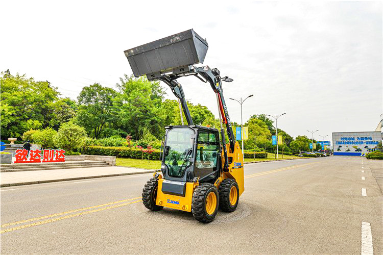 XCMG XC7-SR07 compact steer skid wheel loader for sale - شيول صغير: صور 5 XCMG XC7-SR07 compact steer skid wheel loader for sale - شيول صغير: صور 5