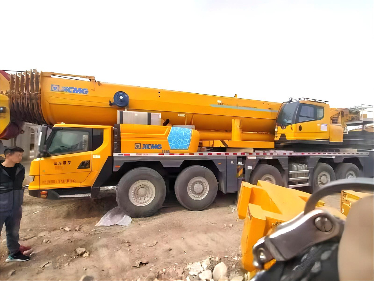 XCMG XCA180L8C 2021 Year Crane Lifting Equipment Used 180 Ton Mobile All Terrain Crane for Sale - رافعة لجميع التضاريس: صور 2 XCMG XCA180L8C 2021 Year Crane Lifting Equipment Used 180 Ton Mobile All Terrain Crane for Sale - رافعة لجميع التضاريس: صور 2