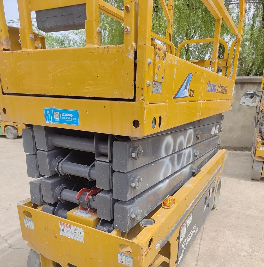 XCMG XG1008HA 10m used lifting machine platform scissor lift - رافعات مقصية: صور 4 XCMG XG1008HA 10m used lifting machine platform scissor lift - رافعات مقصية: صور 4