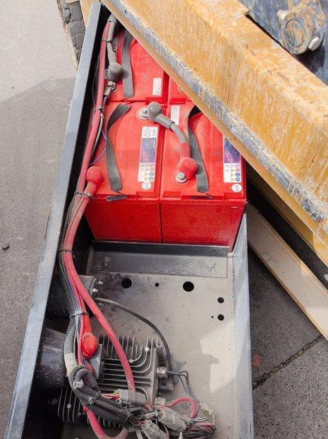 XCMG XG1008HA 10m used lifting machine platform scissor lift - رافعات مقصية: صور 3 XCMG XG1008HA 10m used lifting machine platform scissor lift - رافعات مقصية: صور 3