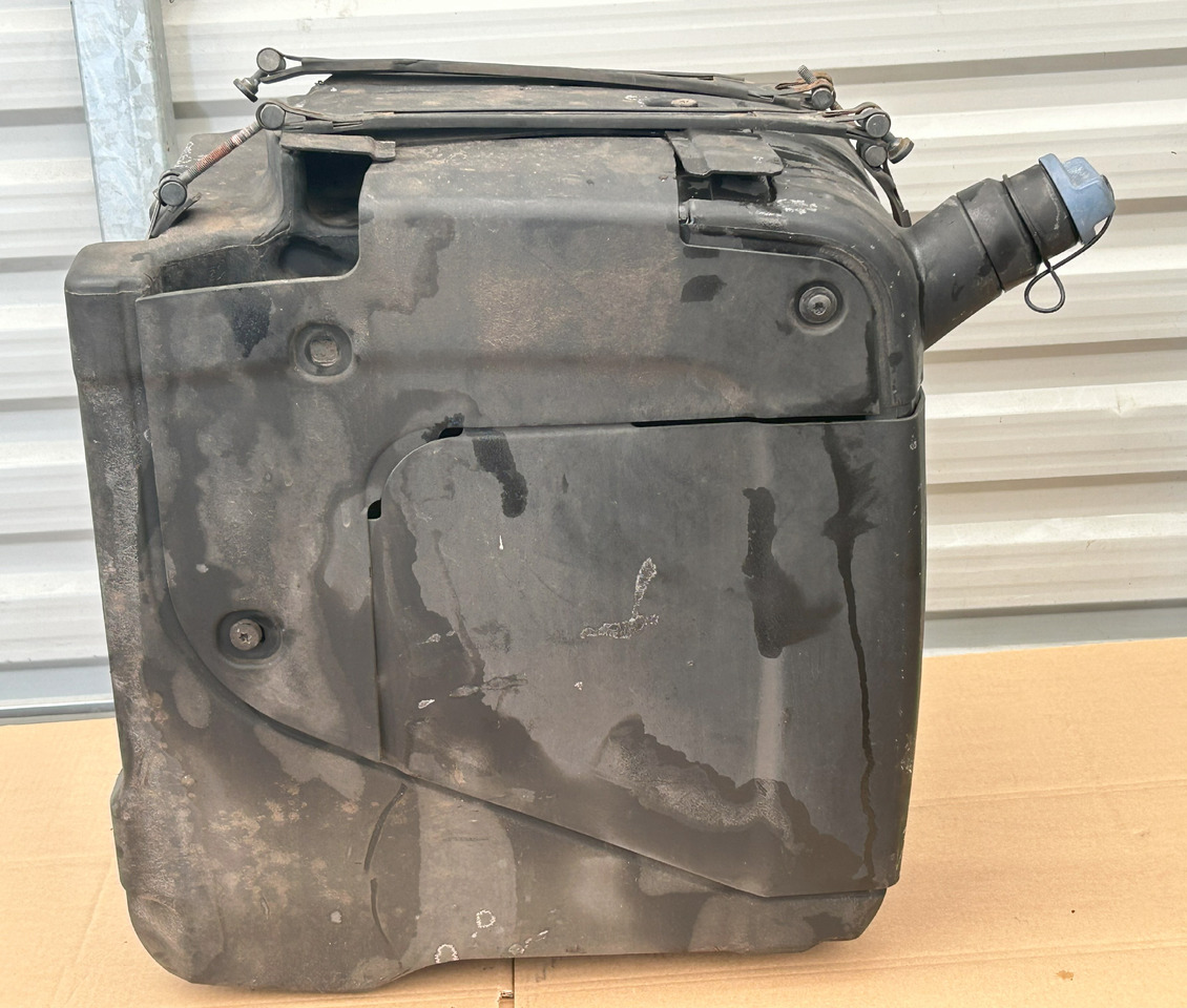 DAF ADBLUE FLUID TANK 90L XF 106 480 - خزان AdBlue: صور 1 DAF ADBLUE FLUID TANK 90L XF 106 480 - خزان AdBlue: صور 1