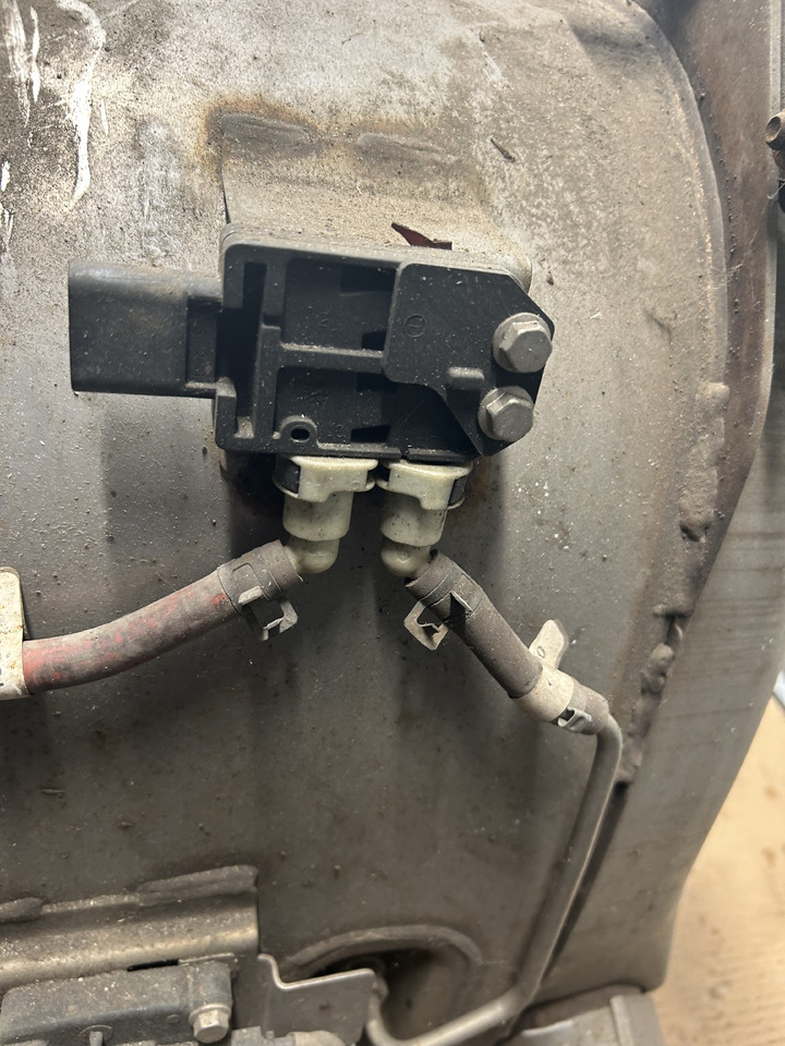 DAF DPF CATALYTIC CONVERTER DAF XF 106 - محول حفزي: صور 3 DAF DPF CATALYTIC CONVERTER DAF XF 106 - محول حفزي: صور 3