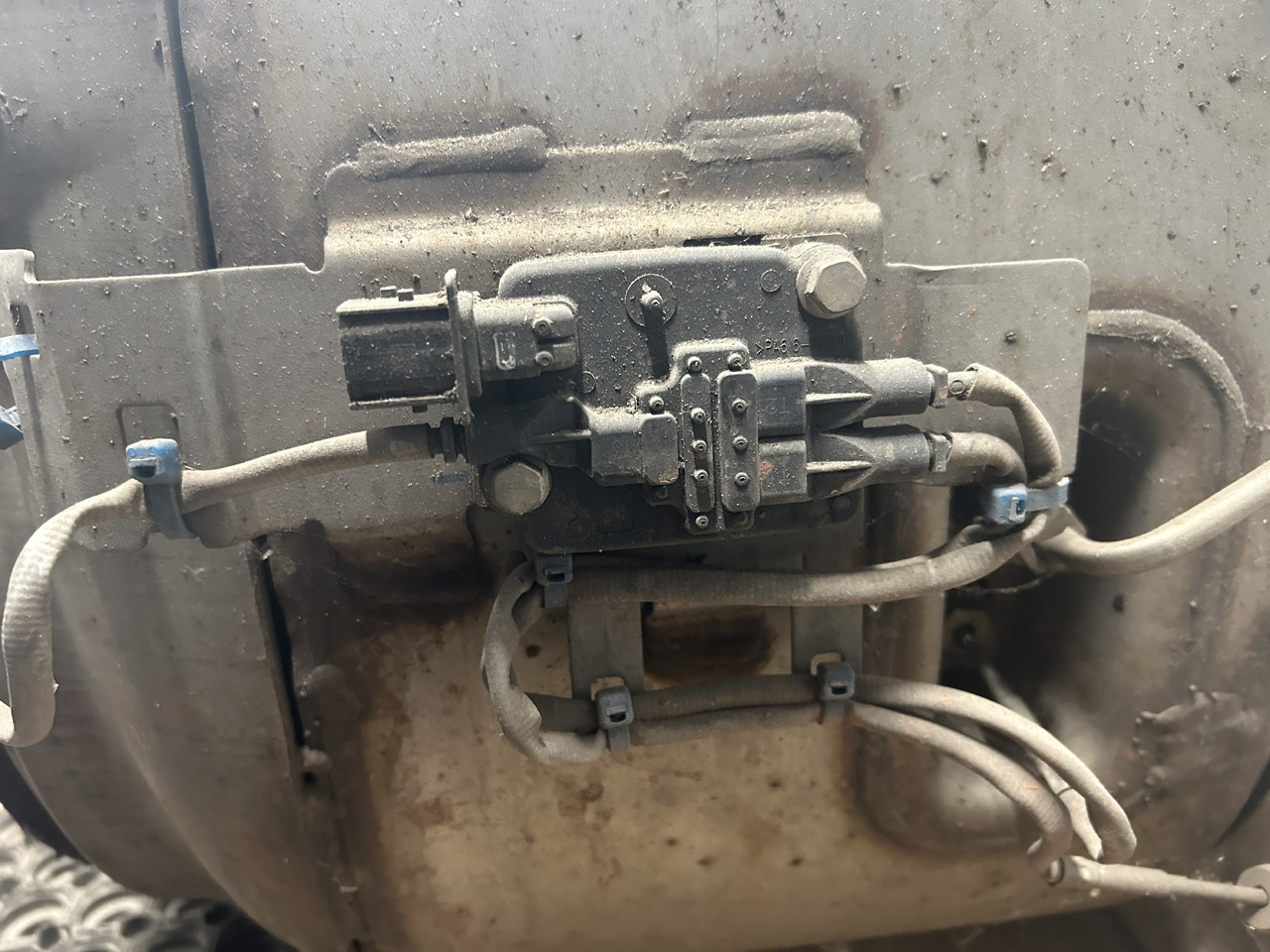 DAF DPF CATALYTIC CONVERTER DAF XF 106 - محول حفزي: صور 4 DAF DPF CATALYTIC CONVERTER DAF XF 106 - محول حفزي: صور 4