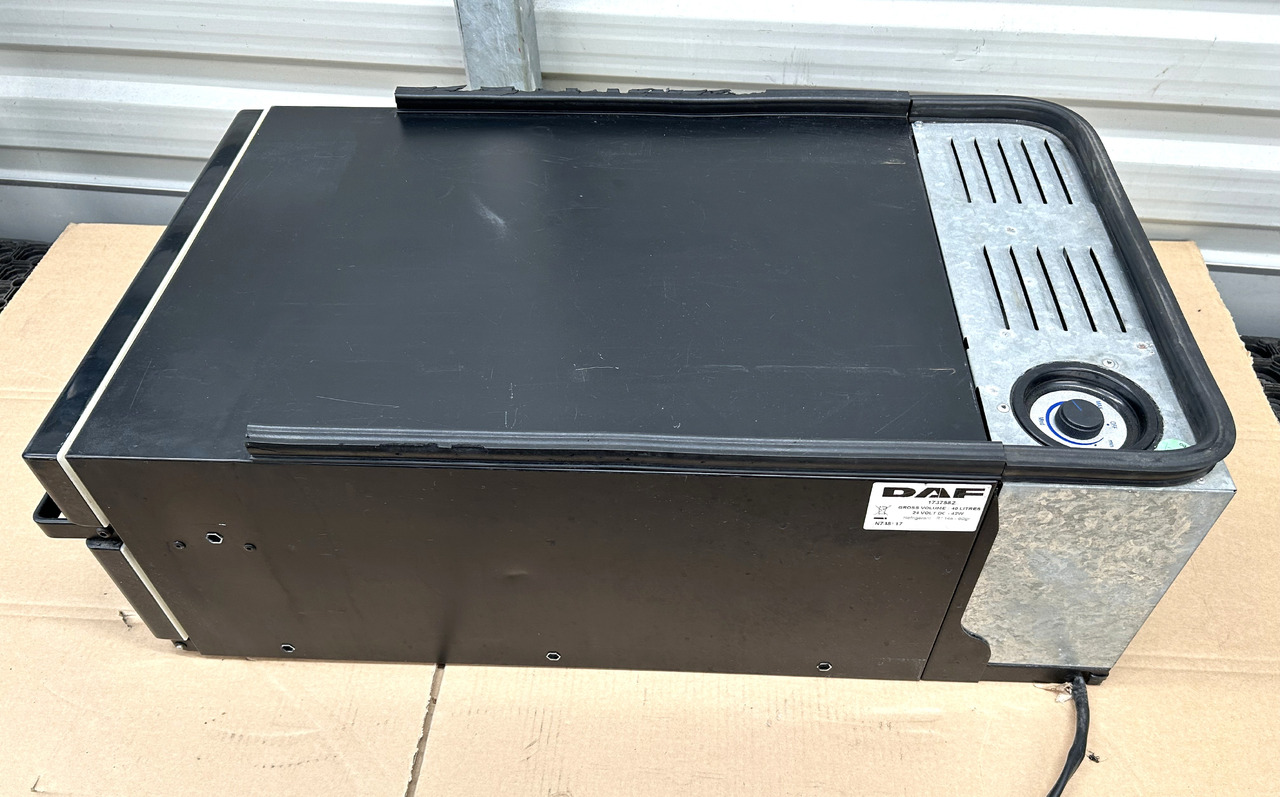 DAF REFRIGERATOR FOR DAF XF 106 - قطع غيار عامة: صور 5 DAF REFRIGERATOR FOR DAF XF 106 - قطع غيار عامة: صور 5