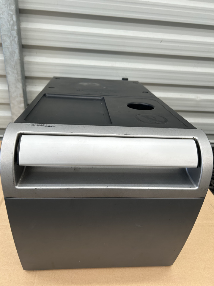 DAF REFRIGERATOR FOR DAF XF 106 - قطع غيار عامة: صور 1 DAF REFRIGERATOR FOR DAF XF 106 - قطع غيار عامة: صور 1