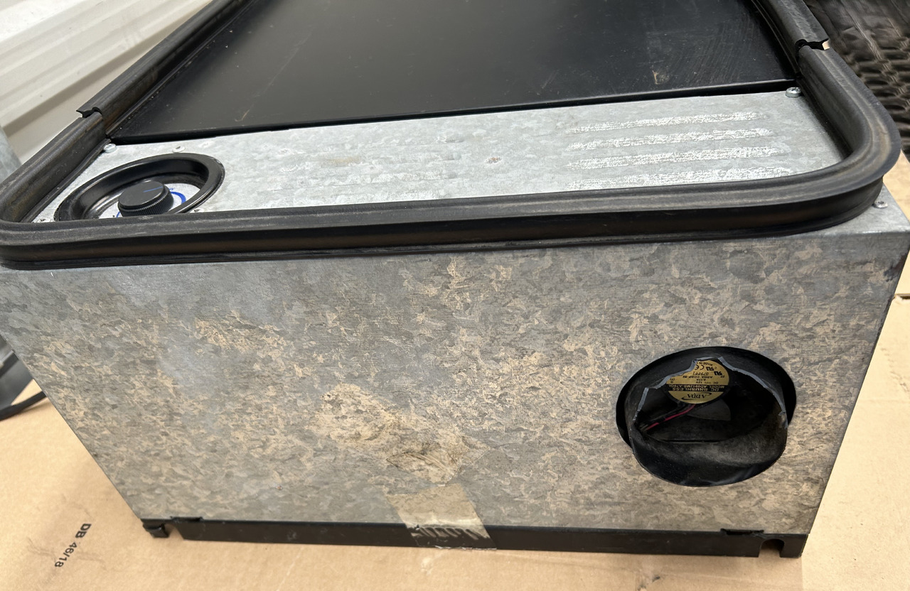 DAF REFRIGERATOR FOR DAF XF 106 - قطع غيار عامة: صور 2 DAF REFRIGERATOR FOR DAF XF 106 - قطع غيار عامة: صور 2