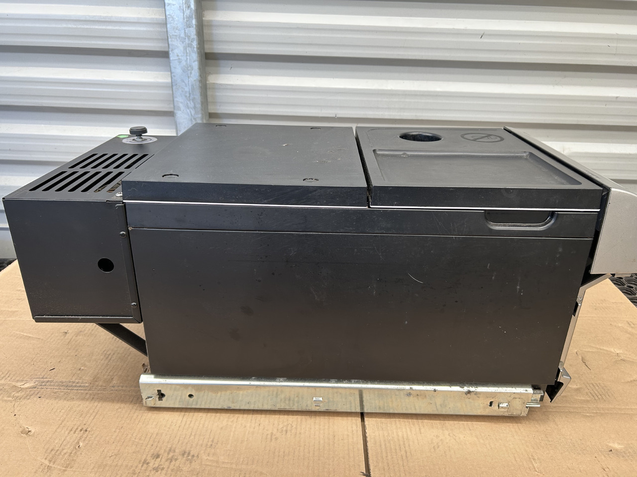 DAF REFRIGERATOR FOR DAF XF 106 - قطع غيار عامة: صور 2 DAF REFRIGERATOR FOR DAF XF 106 - قطع غيار عامة: صور 2