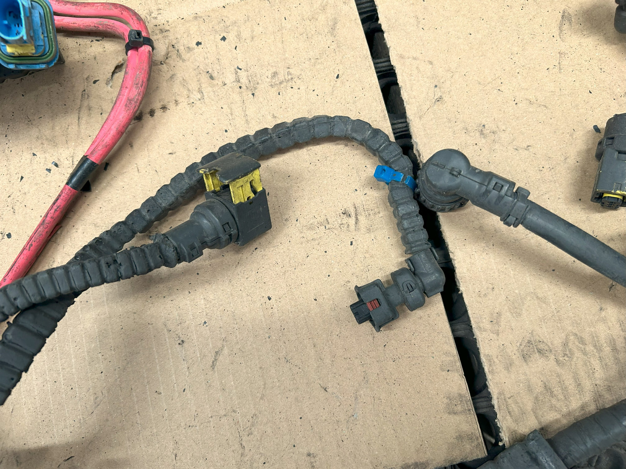 DAF XF 106 J3C ENGINE WIRING HARNESS - الكابلات/ الأسلاك: صور 4 DAF XF 106 J3C ENGINE WIRING HARNESS - الكابلات/ الأسلاك: صور 4