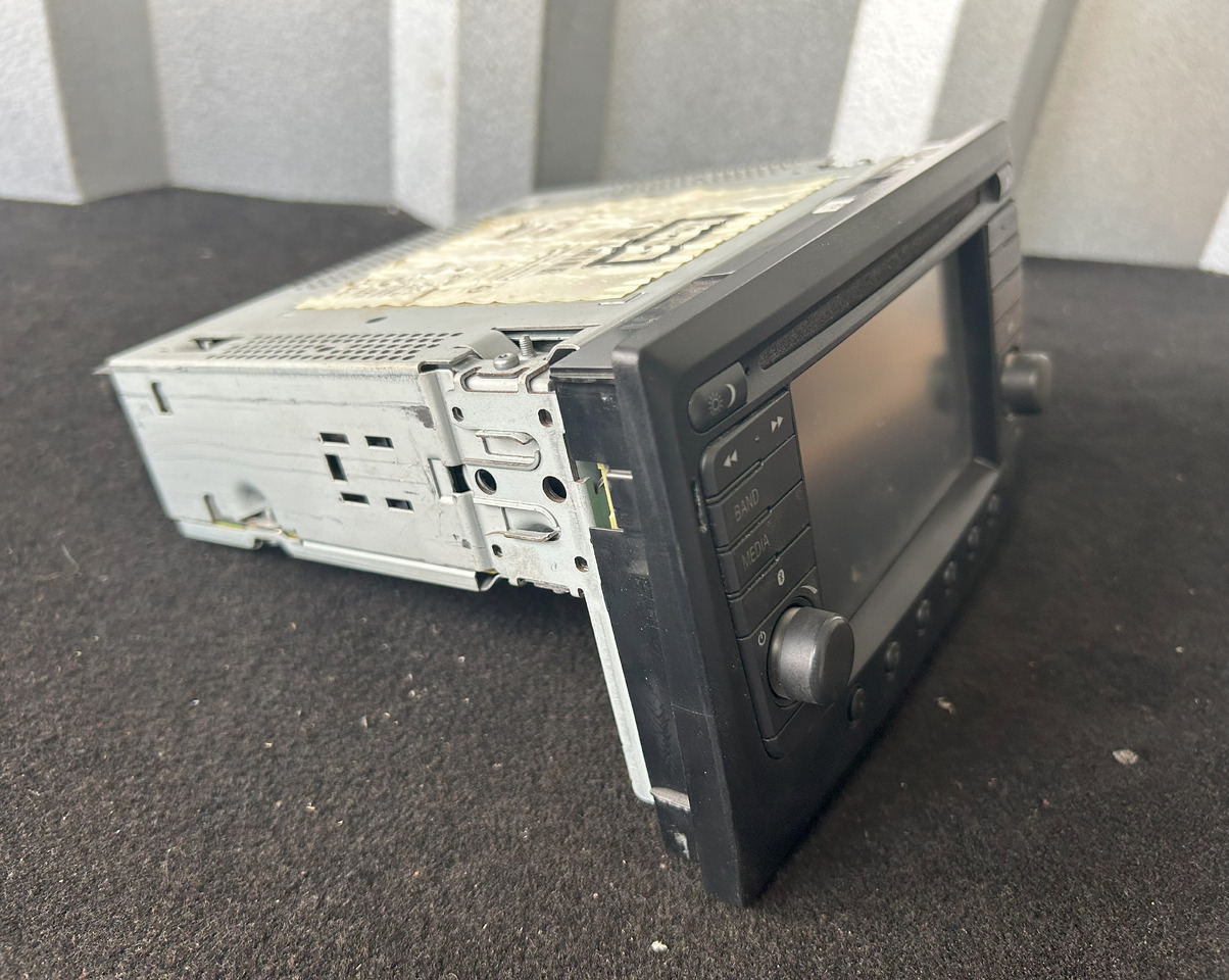 DAF XF 106 ORIGINAL RADIO + MOUNTING BOX - قطع غيار عامة: صور 4 DAF XF 106 ORIGINAL RADIO + MOUNTING BOX - قطع غيار عامة: صور 4
