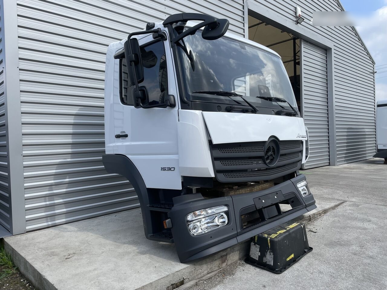 FRONT BUMPER COMPLETE EXTRA COST 800EU Mercedes-Benz ATEGO S-cab ClassicSpace, 2.30 m 2023 Mercedes-Benz ATEGO truck - الكبائن - شاحنة: صور 2 FRONT BUMPER COMPLETE EXTRA COST 800EU Mercedes-Benz ATEGO S-cab ClassicSpace, 2.30 m 2023 Mercedes-Benz ATEGO truck - الكبائن - شاحنة: صور 2