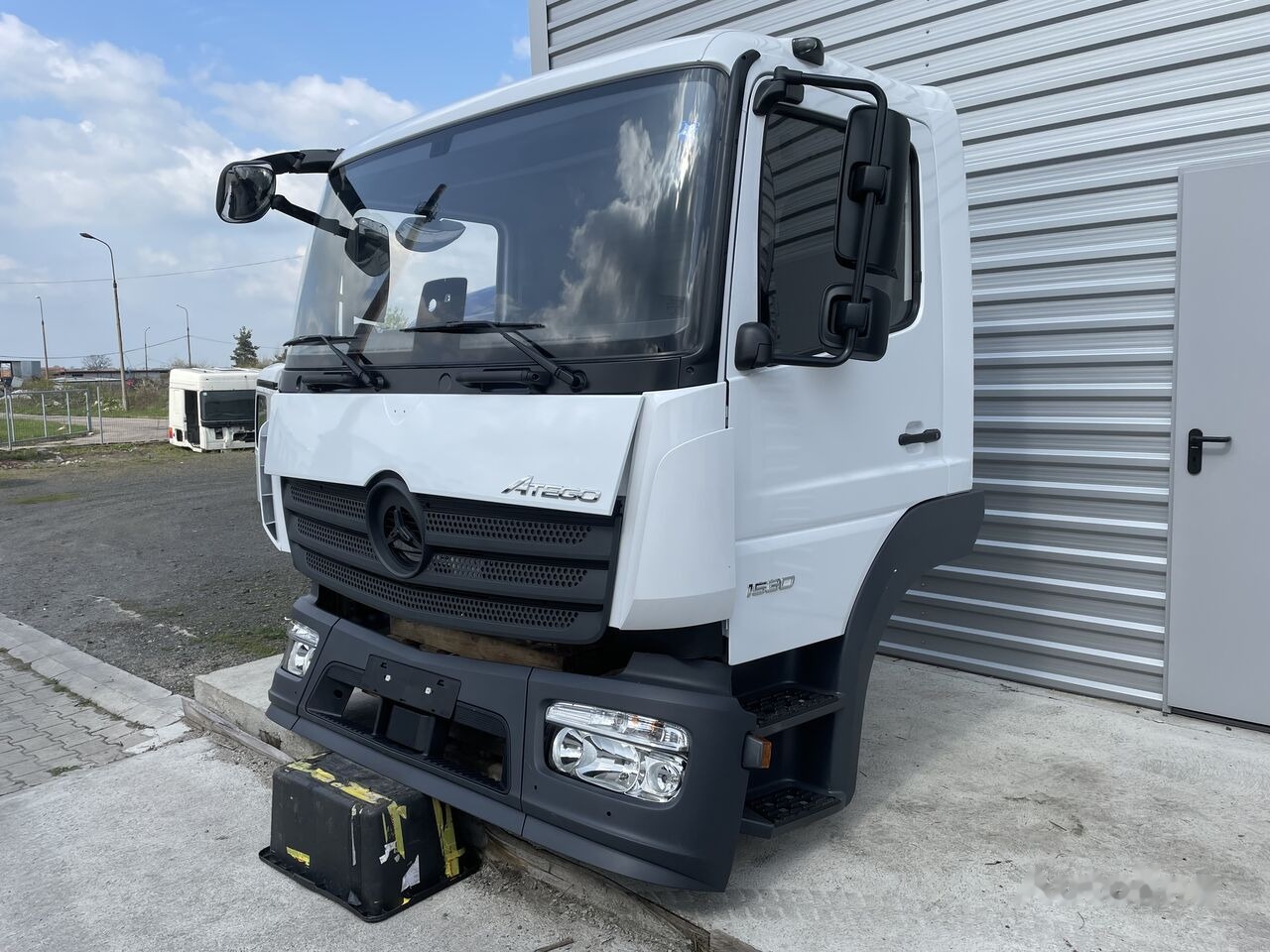 FRONT BUMPER COMPLETE EXTRA COST 800EU Mercedes-Benz ATEGO S-cab ClassicSpace, 2.30 m 2023 Mercedes-Benz ATEGO truck - الكبائن - شاحنة: صور 4 FRONT BUMPER COMPLETE EXTRA COST 800EU Mercedes-Benz ATEGO S-cab ClassicSpace, 2.30 m 2023 Mercedes-Benz ATEGO truck - الكبائن - شاحنة: صور 4