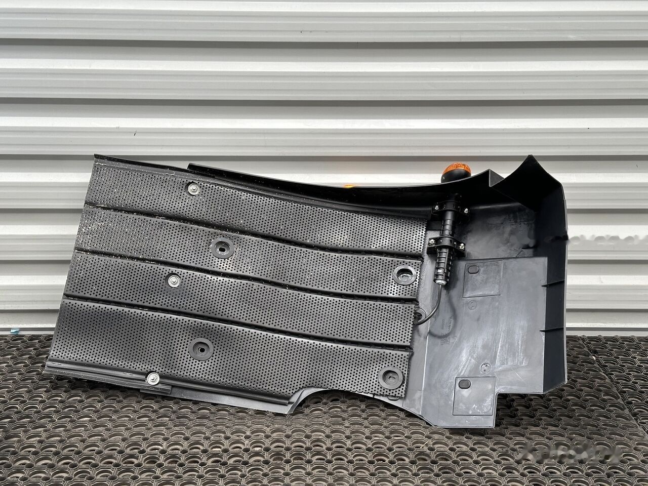 IVECO EUROCARGO 5801551254 IVECO 5801551254 R - درابزين - شاحنة: صور 4 IVECO EUROCARGO 5801551254 IVECO 5801551254 R - درابزين - شاحنة: صور 4