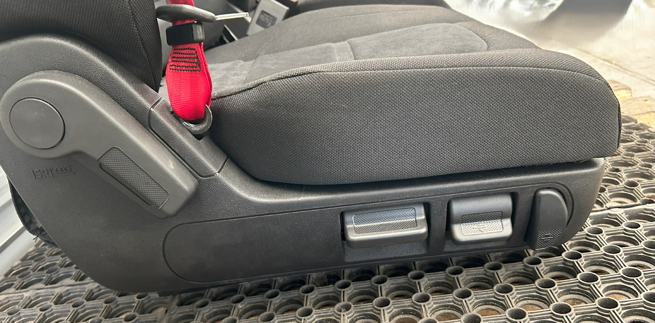 IVECO NEW SET OF SEATS IVECO S-WAY - مقاعد السيارات: صور 5 IVECO NEW SET OF SEATS IVECO S-WAY - مقاعد السيارات: صور 5