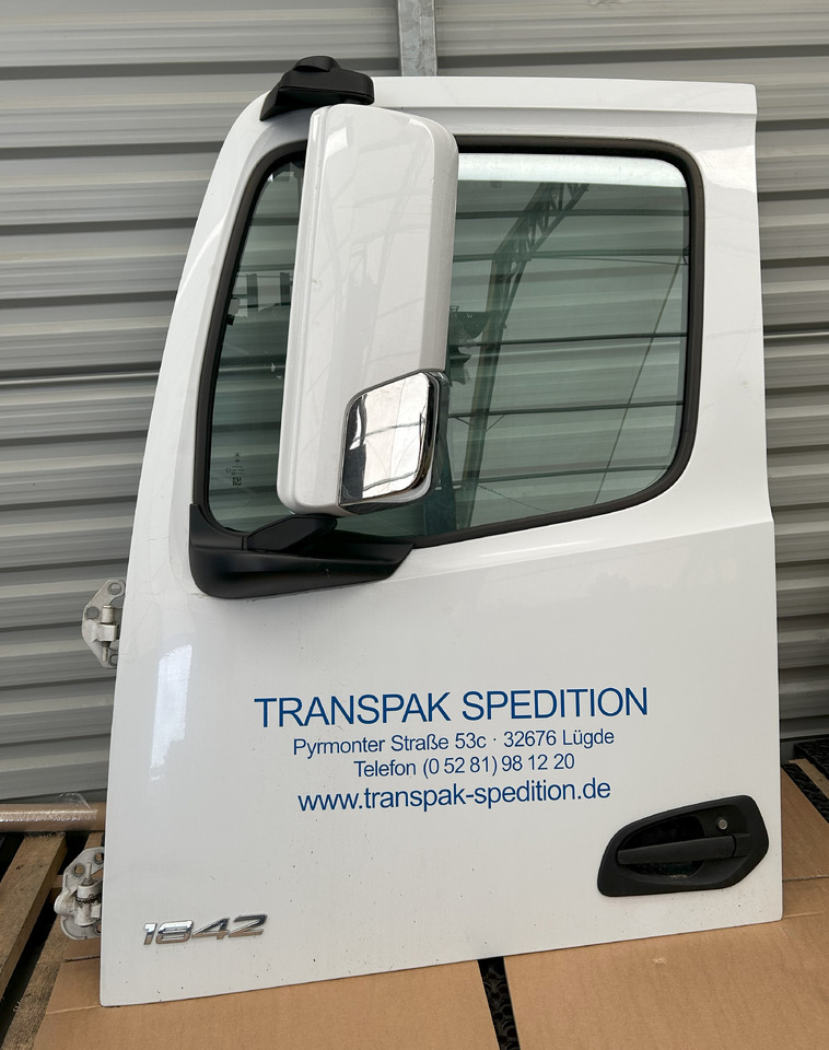 MERCEDES ACTROS MP4 DOOR LEFT WITH MIRROR - باب و قطع الغيار: صور 1 MERCEDES ACTROS MP4 DOOR LEFT WITH MIRROR - باب و قطع الغيار: صور 1