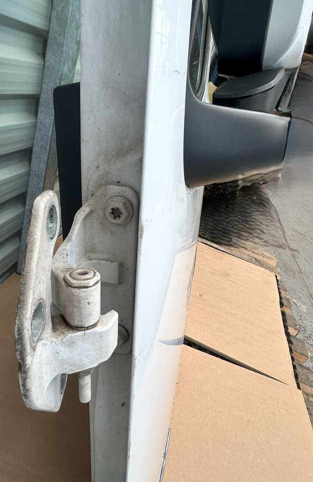 MERCEDES ACTROS MP4 DOOR LEFT WITH MIRROR - باب و قطع الغيار: صور 4 MERCEDES ACTROS MP4 DOOR LEFT WITH MIRROR - باب و قطع الغيار: صور 4