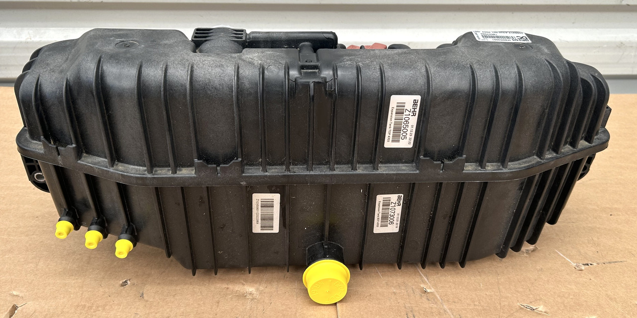MERCEDES COOLANT EXPANSION TANK AROCS ACTROS MP4 MP5 - خزان التوسع: صور 2 MERCEDES COOLANT EXPANSION TANK AROCS ACTROS MP4 MP5 - خزان التوسع: صور 2