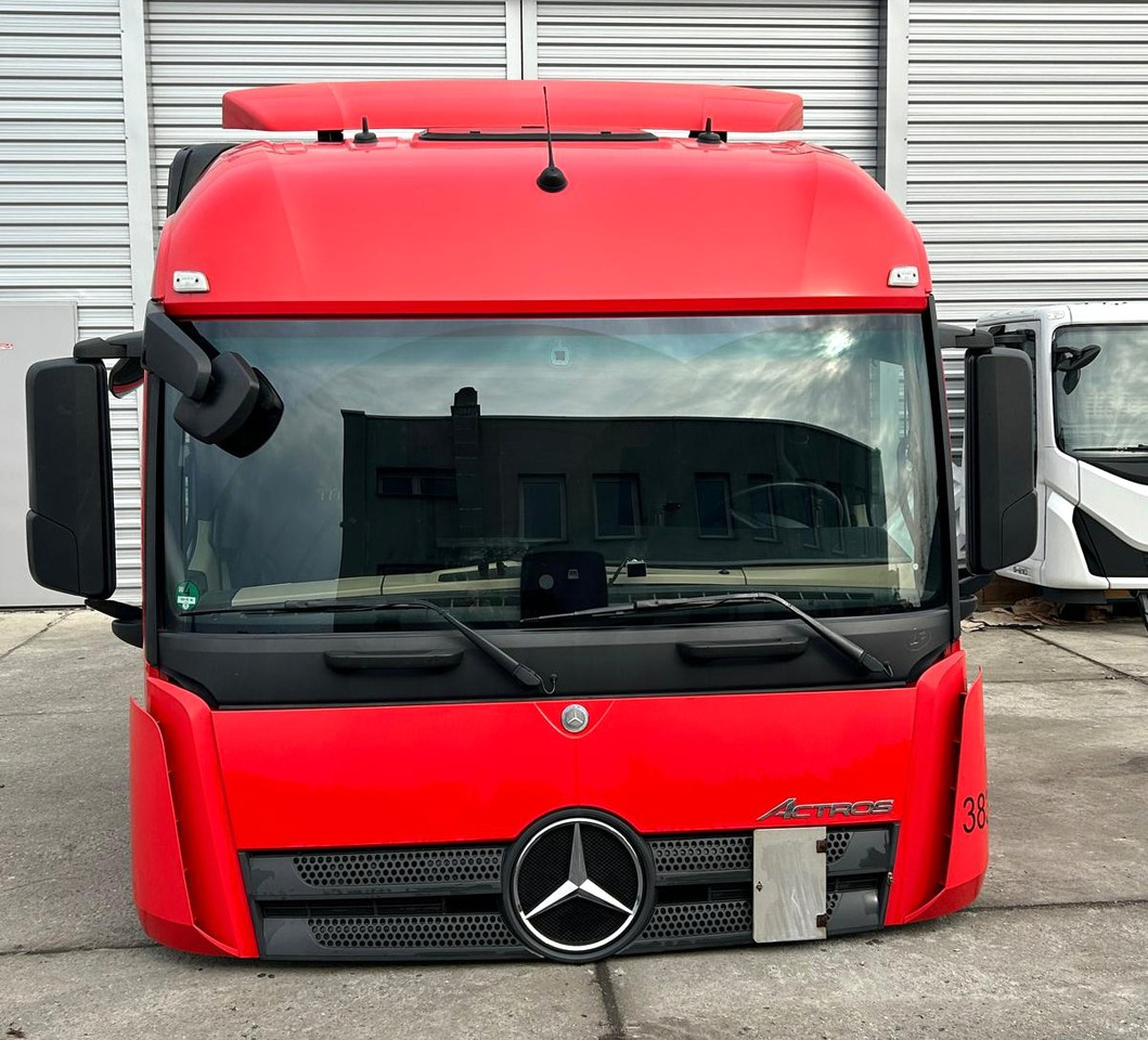 Mercedes Actros MP4 - الكبائن: صور 1 Mercedes Actros MP4 - الكبائن: صور 1