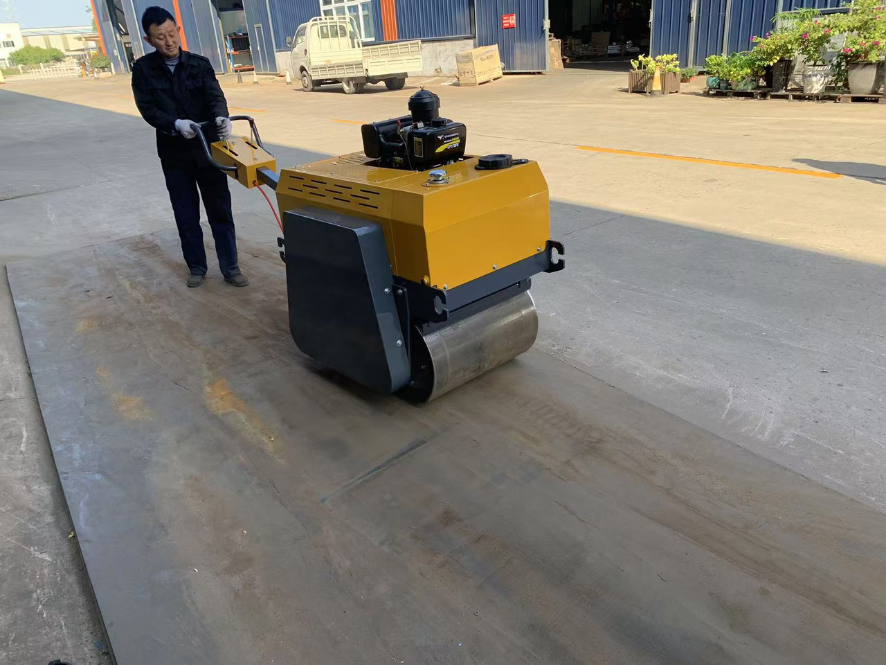 550KG Mini Vibratory Road Roller Walk-behind Road Roller - مداحل الأسفلت الصغيرة: صور 3 550KG Mini Vibratory Road Roller Walk-behind Road Roller - مداحل الأسفلت الصغيرة: صور 3