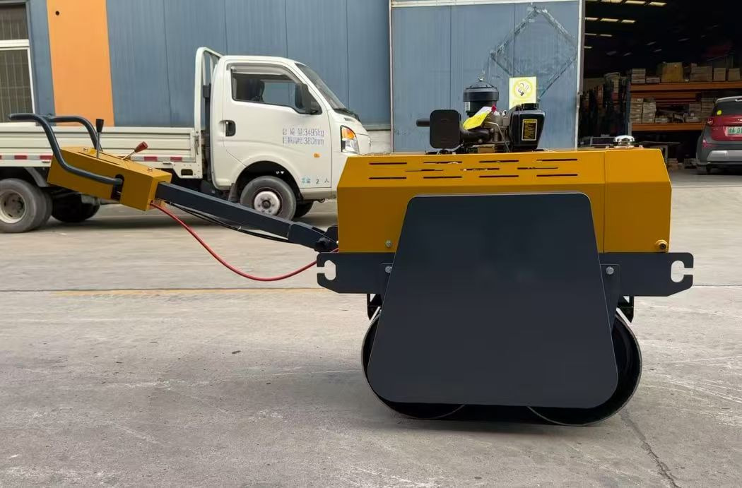 550KG Mini Vibratory Road Roller Walk-behind Road Roller - مداحل الأسفلت الصغيرة: صور 5 550KG Mini Vibratory Road Roller Walk-behind Road Roller - مداحل الأسفلت الصغيرة: صور 5