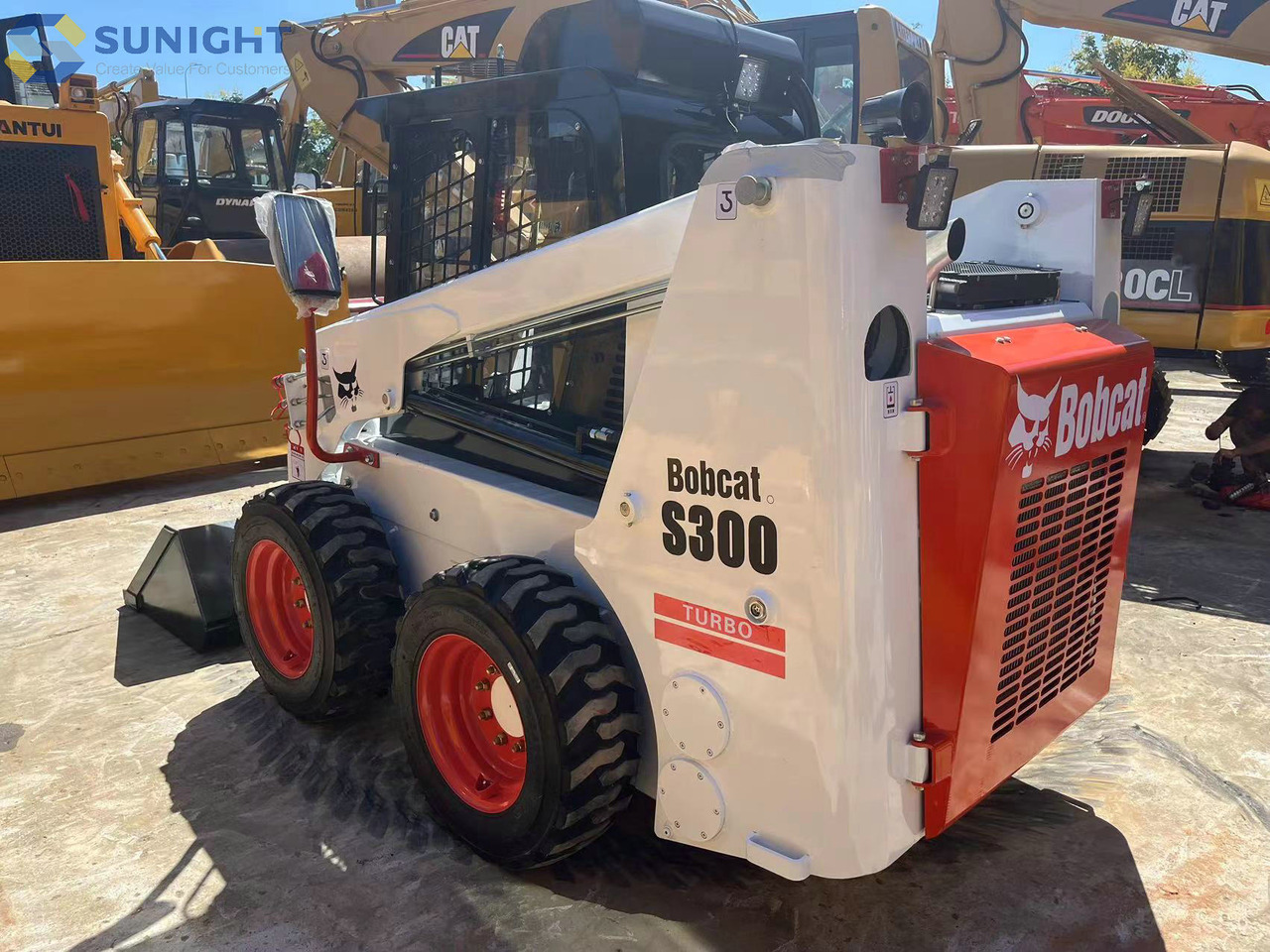 BOBCAT New BOBCAT S300 Skid Steer Loader Kubota V3800 Engine, 81 HP (60 kW) Kubota Engine, 3000 lbs (1360 kg) Operating Capacity & 3750 kg Weight - شيول صغير: صور 2 BOBCAT New BOBCAT S300 Skid Steer Loader Kubota V3800 Engine, 81 HP (60 kW) Kubota Engine, 3000 lbs (1360 kg) Operating Capacity & 3750 kg Weight - شيول صغير: صور 2