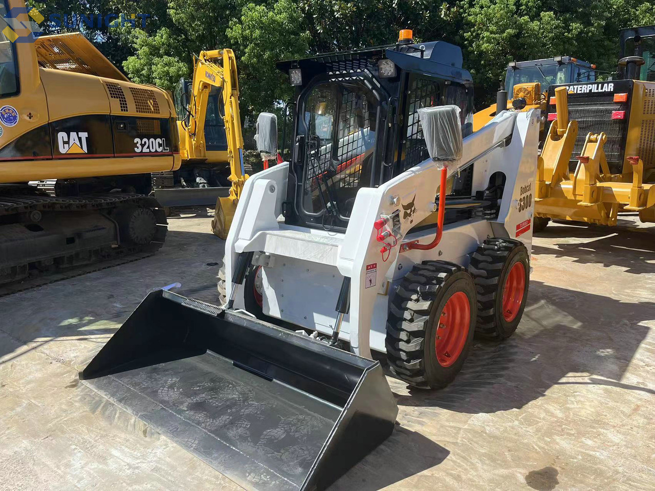 Bobcat Skid Steer Loader Bobcat S300 60.4kW Kubota Engine 1361kg Rated Operating Capacity - شيول صغير: صور 4 Bobcat Skid Steer Loader Bobcat S300 60.4kW Kubota Engine 1361kg Rated Operating Capacity - شيول صغير: صور 4