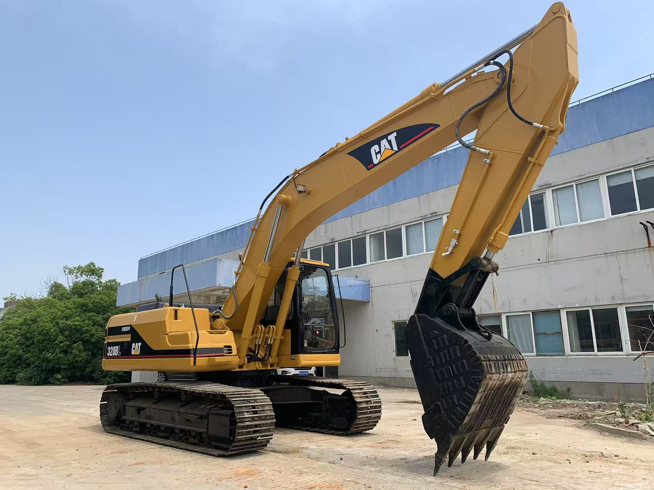 CATERPILLAR 320B, 320BL Secondhand Excavator Made in Japan - حفارات زحافة: صور 2 CATERPILLAR 320B, 320BL Secondhand Excavator Made in Japan - حفارات زحافة: صور 2