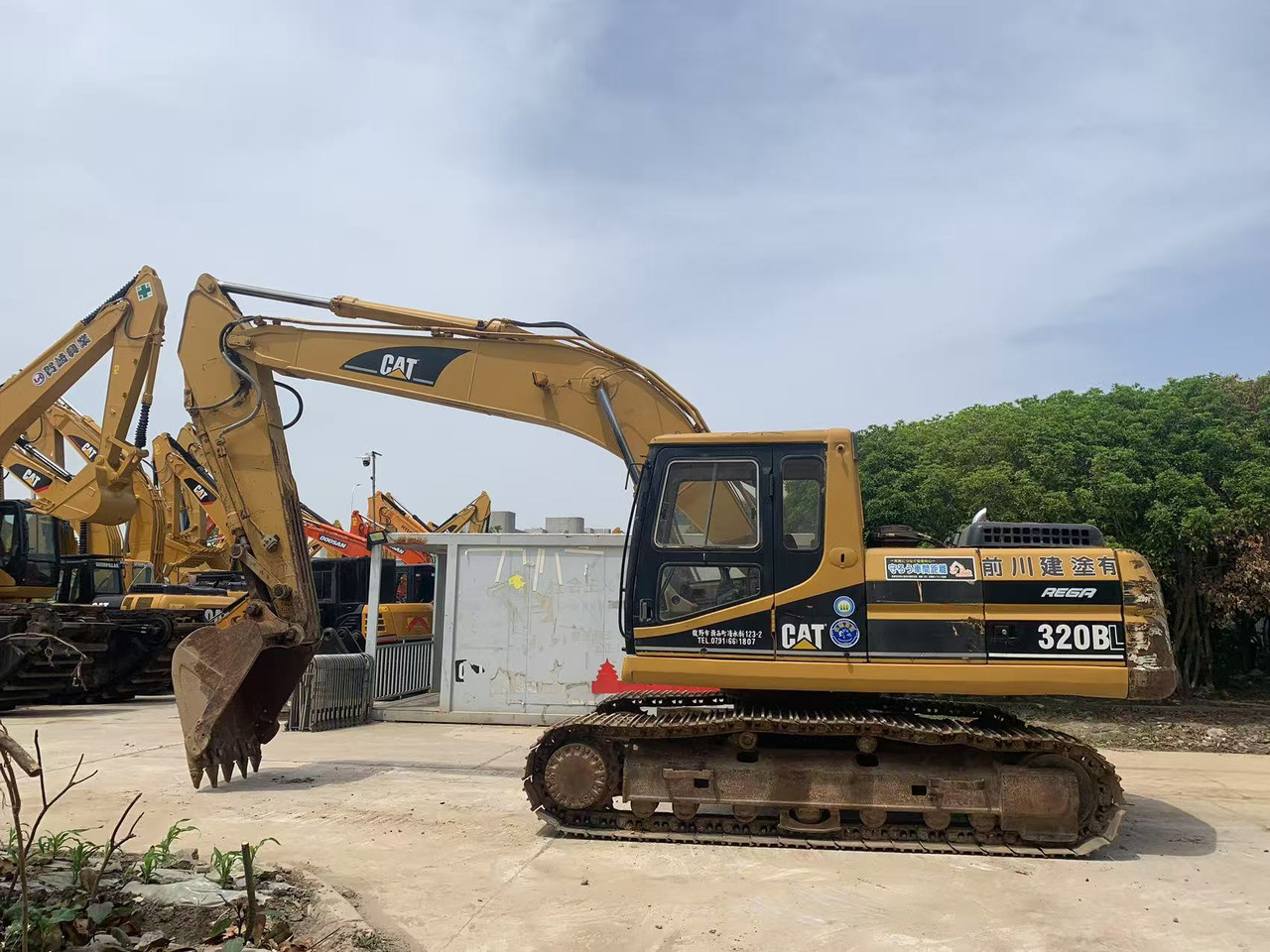 CATERPILLAR 320BL Used Excavator with Original Color - حفارات زحافة: صور 3 CATERPILLAR 320BL Used Excavator with Original Color - حفارات زحافة: صور 3