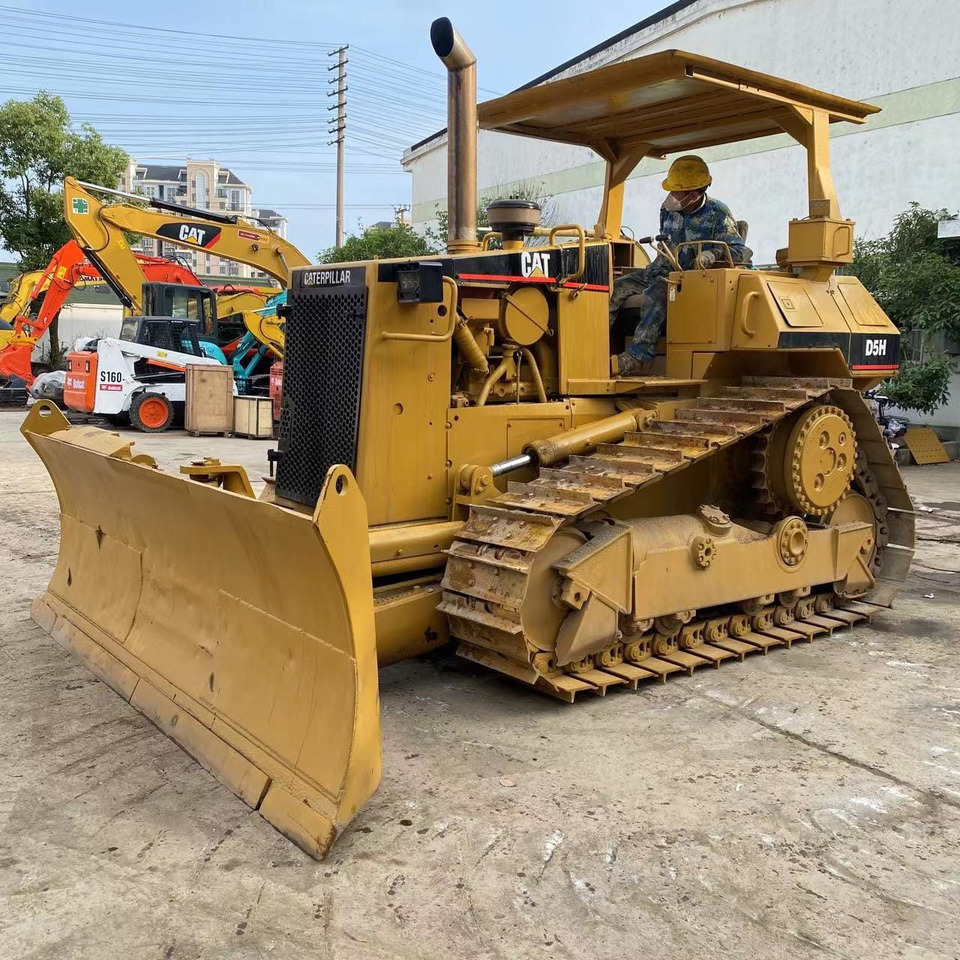 Caterpillar Bulldozer CAT D5H, D5K Cheap Japan Origin Bulldozer - بلدوزر: صور 1 Caterpillar Bulldozer CAT D5H, D5K Cheap Japan Origin Bulldozer - بلدوزر: صور 1