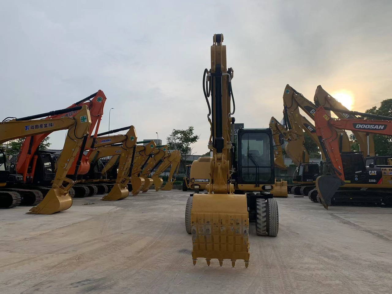 Caterpillar M315D Wheel Excavator Moving by Tires - حفارة على عجلات: صور 5 Caterpillar M315D Wheel Excavator Moving by Tires - حفارة على عجلات: صور 5