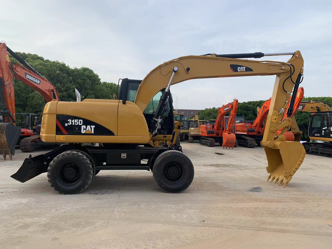 Caterpillar M315D Wheel Excavator Moving by Tires - حفارة على عجلات: صور 1 Caterpillar M315D Wheel Excavator Moving by Tires - حفارة على عجلات: صور 1