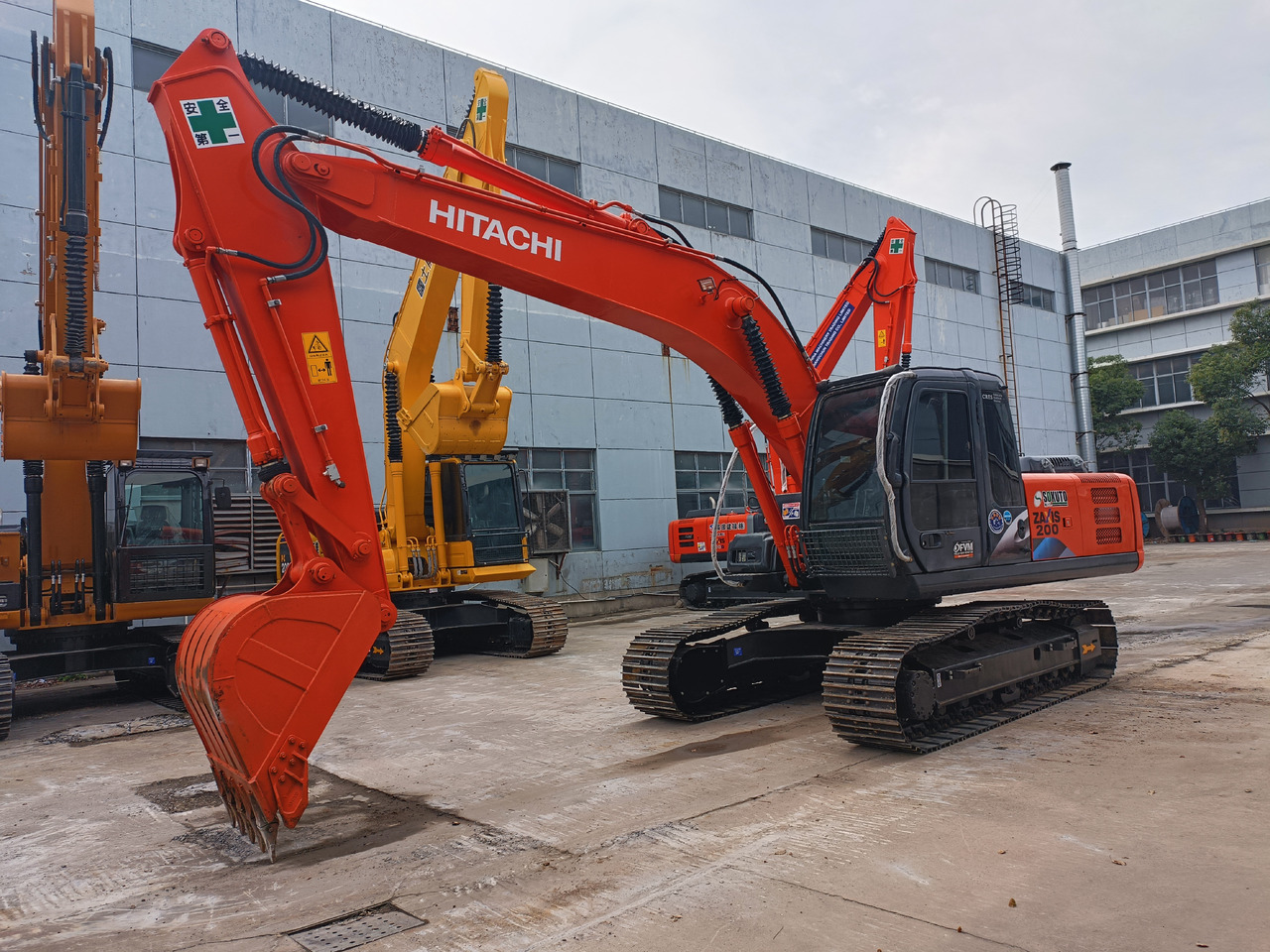 Hitachi ZX200 Used Condition Excavator Good Price - حفارات زحافة: صور 3 Hitachi ZX200 Used Condition Excavator Good Price - حفارات زحافة: صور 3