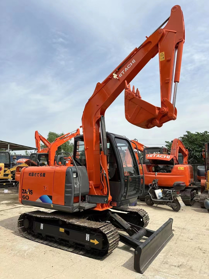 Hitachi ZX60 Mini Excavator Cheap Machine - حفارات زحافة: صور 1 Hitachi ZX60 Mini Excavator Cheap Machine - حفارات زحافة: صور 1